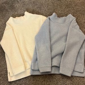 2 Vineyard Vines Fleece Sweatshirt
